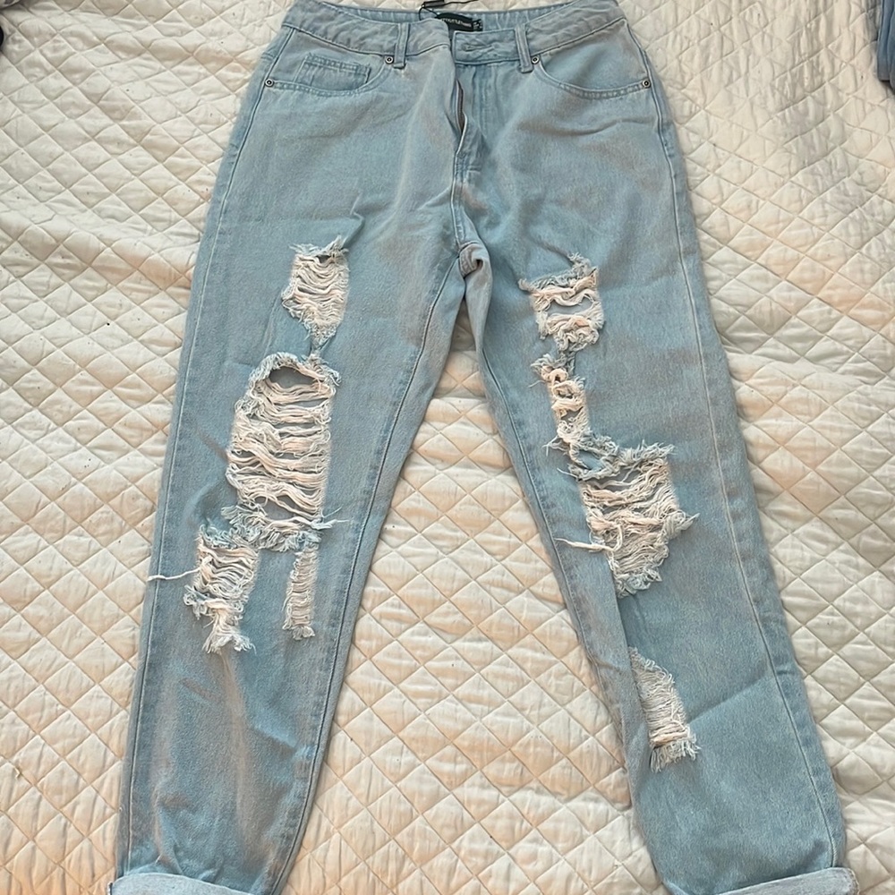 Pretty Little Thing Denim Boyfriend Ripped Jeans- Light Wash - Picture 1 of 2